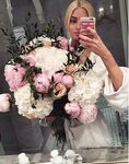 Pinterest Elga Sulejmani Mujer con flores, Flores, Rosas